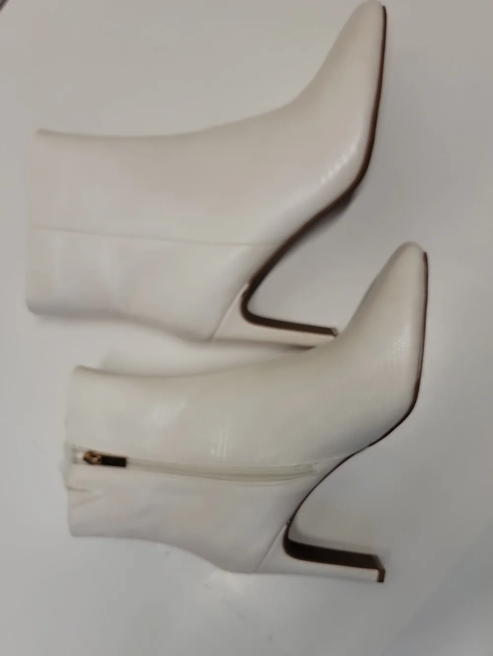 Journee Collection NEW IN BOX White Square Toe Lizard Print Booties Size 9.5 Wms